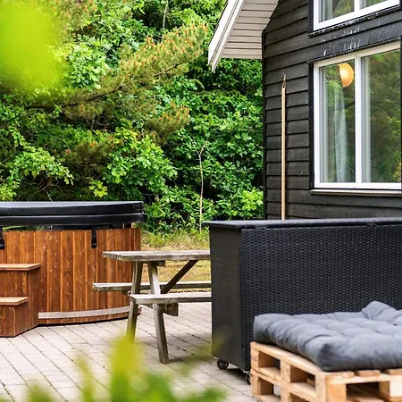 5 Star In Henne Feriehus Henne Strand